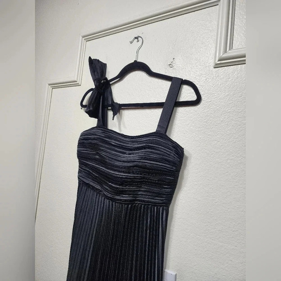 Lulu's Gorgeous Purpose Black Satin Pleated Sleeveless Bow Maxi Dress S Wedding - Picture 8 of 12